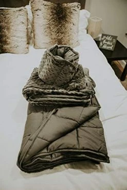 JoysMart 3-Piece Set 100% Cotton Weighted Blanket Adult 15 Lbs. 48x72, Soft Minky Dot Washable Duvet Cover And Weighted Minky Dot Microwavable Shoulder Wrap/Lap Pad - Noiseless Glass Microbeads. -Electric Blankets Sales Store 41xLUutysZL